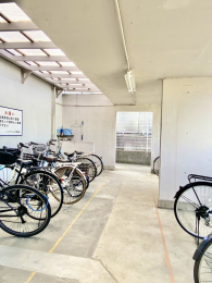  �����t�����֏�̂��߁A��؂Ȏ��]�Ԃ��J�ɔG�炳��邱�ƂȂ��ۊǂł��܂��B