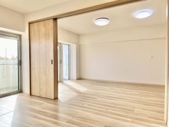  11.3���̃��r���O��5.3���̗m������̗��p���邱�Ƃ��ł��A�J�����̂��郊�r���O�ł��߂��������܂��B