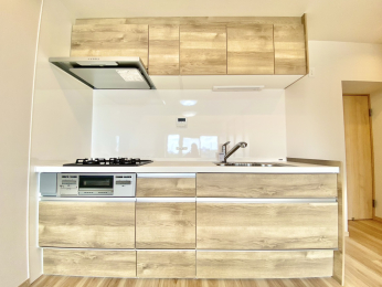  �ŐV�̃V�X�e���L�b�`���Ɍ�����
�����̎��Z���菕������3���R������
�򐅊�t���̐����ŉƎ��̕��S���y�����܂��B