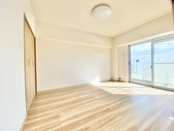  5.3���m�����n�ʐ^
���r���O���ɂ���m���͓쑤����̎��R�����������荷�����ނ��߂ƂĂ����邢�����ƂȂ��Ă��܂��B