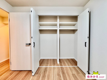  �n���K�[�o�[�t���̃N���[�[�b�g�́A
���[�ʖL�x�Ŏg������ǍD�ł��B
����̃R�[�g��J�o���ނ����N�Ɏ��[���\�ł��B
���n�ɂāA���Ђ��̊����������B