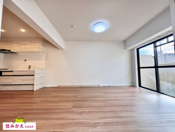  ���������̂����Ԃɂقǂ悭�������ޒg���Ȍ���
���X�̐����̃��C�����[���ɂ҂�����ł��B
���Ќ��n�ɂāA�g���Ȍ������̊����������܂��B