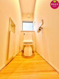  �������֍��t���Ŗ������K�Ɏg����g�C���B���[�������Ă���A�g�C���b�g�y�[�p�[��|���p�i���������肵�܂��āA��Ԃ𐴌��ɕۂĂ܂��B