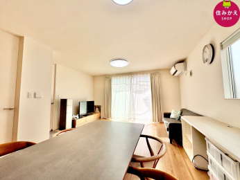  �L�b�`������́A���r���O�_�C�j���O����]���邱�Ƃ��ł��邽�߁A���������Ȃ��炨�q�l��y�b�g�̂��Ƃ��C�ɂ����邱�Ƃ��ł��܂��B