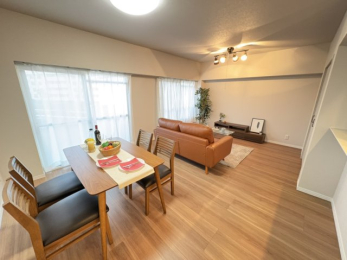 ���r���O -