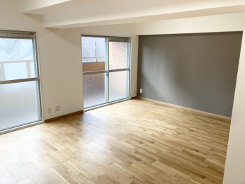 ���r���O -