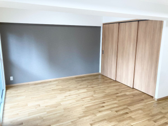 ���r���O -