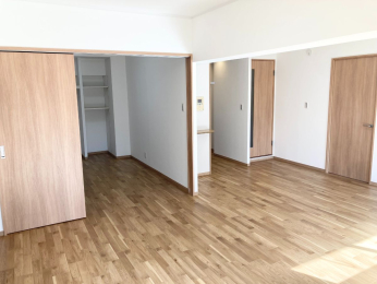 ���r���O -