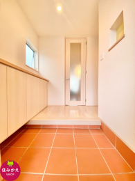  ���[�͂̍�����������ݒu���A���ł��X�b�L���������ւŐ����ł��܂��B