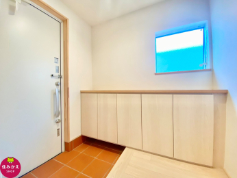  ���ւɂ��鉺�ʔ��͂�������̎��[�\�ł��B