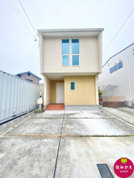  ���ʎ�2��̕��񒓎Ԃ��\�B�ו��������Ă����~��X���[�Y�ł��B