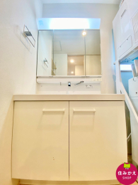  �V���v���ȃf�U�C���̐��ʉ��ϑ�͎g���₷���A���|�����y�ł��B�O�ʋ��̒��͎��[�ł��̂ŁA��������ƕЕt���܂��B