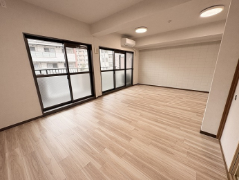 ���r���O -