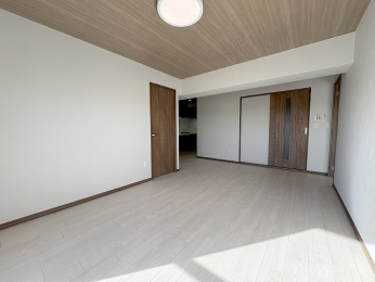 ���r���O -