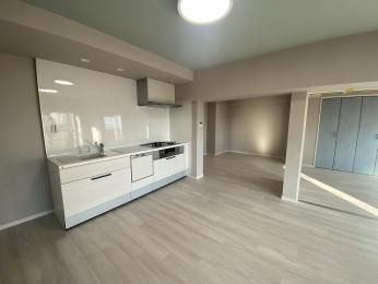 ���r���O -