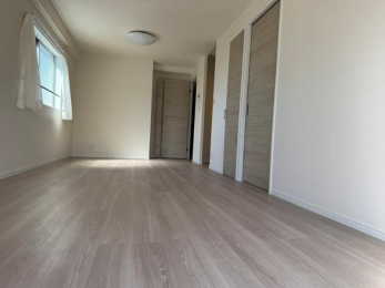 ���r���O -