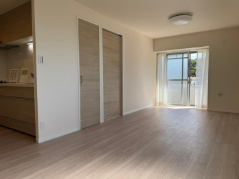 ���r���O -