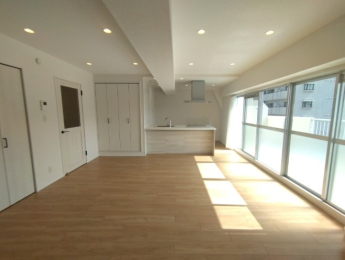 ���r���O -