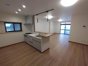 ���r���O -