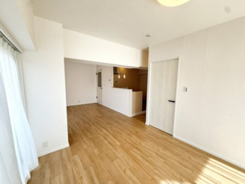 ���r���O -