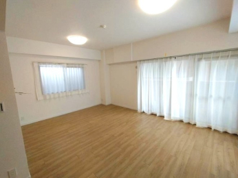 ���r���O -