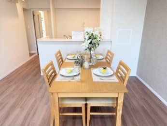 ���r���O -