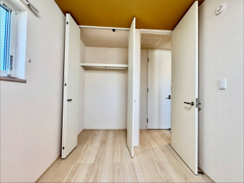  �����̌�����g�p�������[���B
�V��̍����܂ŋ�Ԃ������g�p���邱�ƂŁA
�L������������݌v�ƂȂ��Ă���܂��B