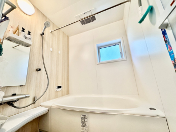  �A�N�Z���g�p�l�����g�p����LIXIL���̗����B����݂��邱�ƂŁA��������Ɗ��C���ł��܂��B
�����g�[�@�\�ƕ��p���邱�ƂŃJ�r�̔������h�~���邱�Ƃ��ł��܂��B